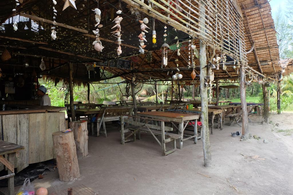 Hotel Mr. Chuoi Bar And Hut à Ko Phra Thong Extérieur photo