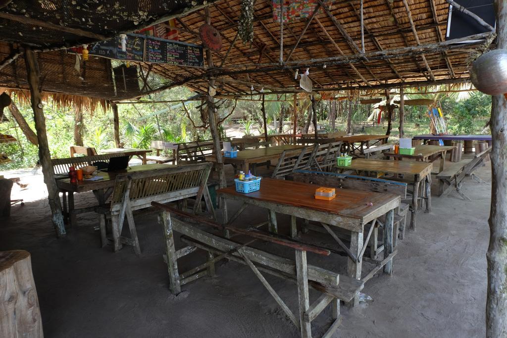 Hotel Mr. Chuoi Bar And Hut à Ko Phra Thong Extérieur photo