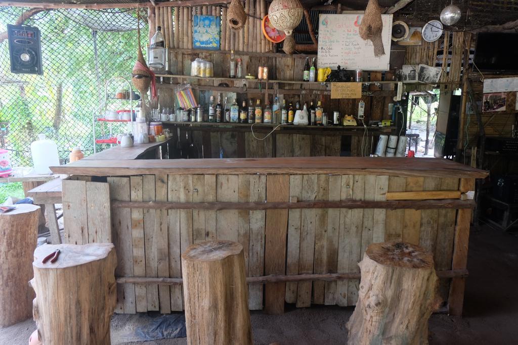 Hotel Mr. Chuoi Bar And Hut à Ko Phra Thong Extérieur photo
