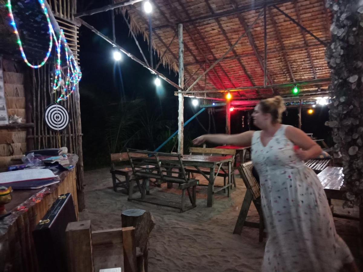 Hotel Mr. Chuoi Bar And Hut à Ko Phra Thong Extérieur photo